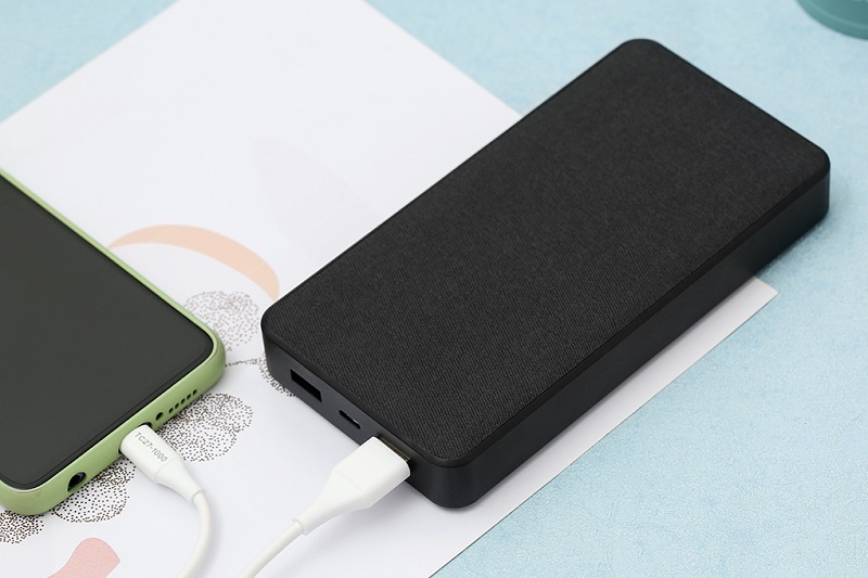 Sạc dự phòng Mophie Powerstation XXL có thiết kế thanh lịch với 2 mặt phủ vải chống trầy xước